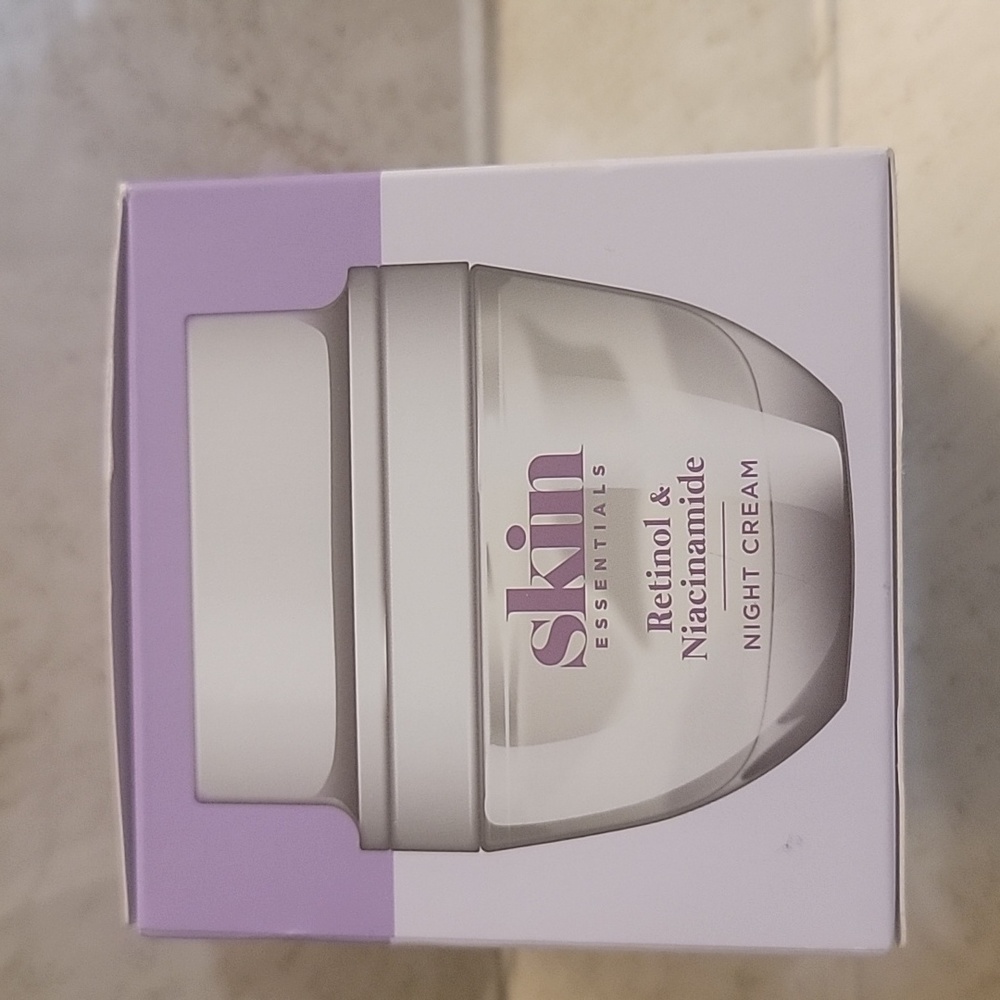 Skin Essentials Retinol & Niacinamide Night Cream, NIB